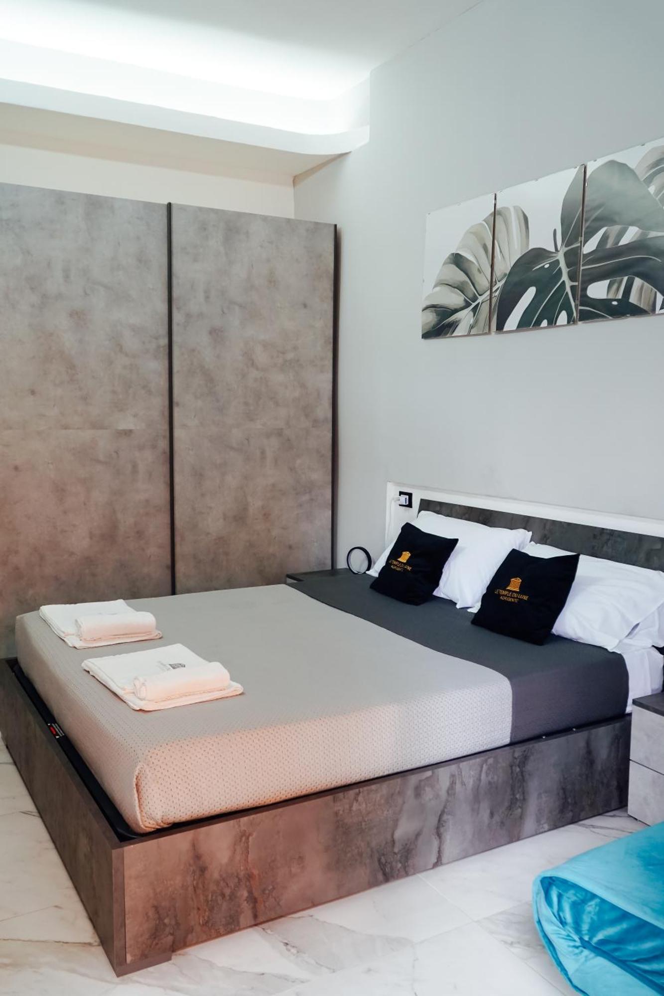 Le Temple Du Luxe Bed & Breakfast อากริเจนโต ภายนอก รูปภาพ